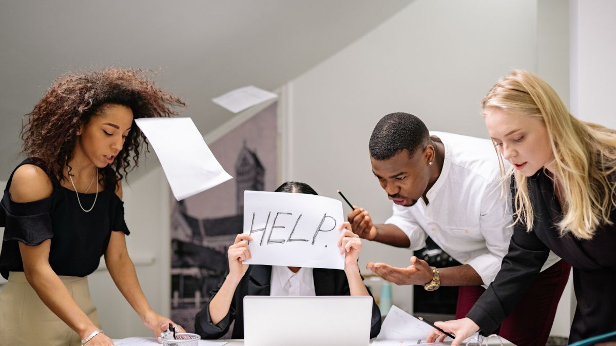 Qué significa en la psicología que una persona interrumpa constantemente al hablar